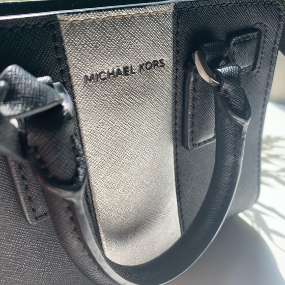 Micheal Kors Mini Bag - Picture 8 of 8